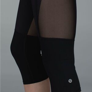 Lululemon Training Tough Crop in Black. Size 6. Never worn.